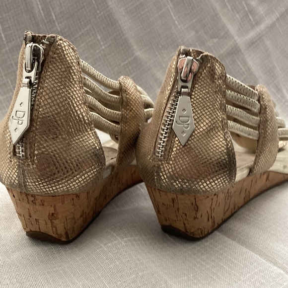 Donald Pliner strappy gold wedge heel, size 9m. - Picture 4 of 4